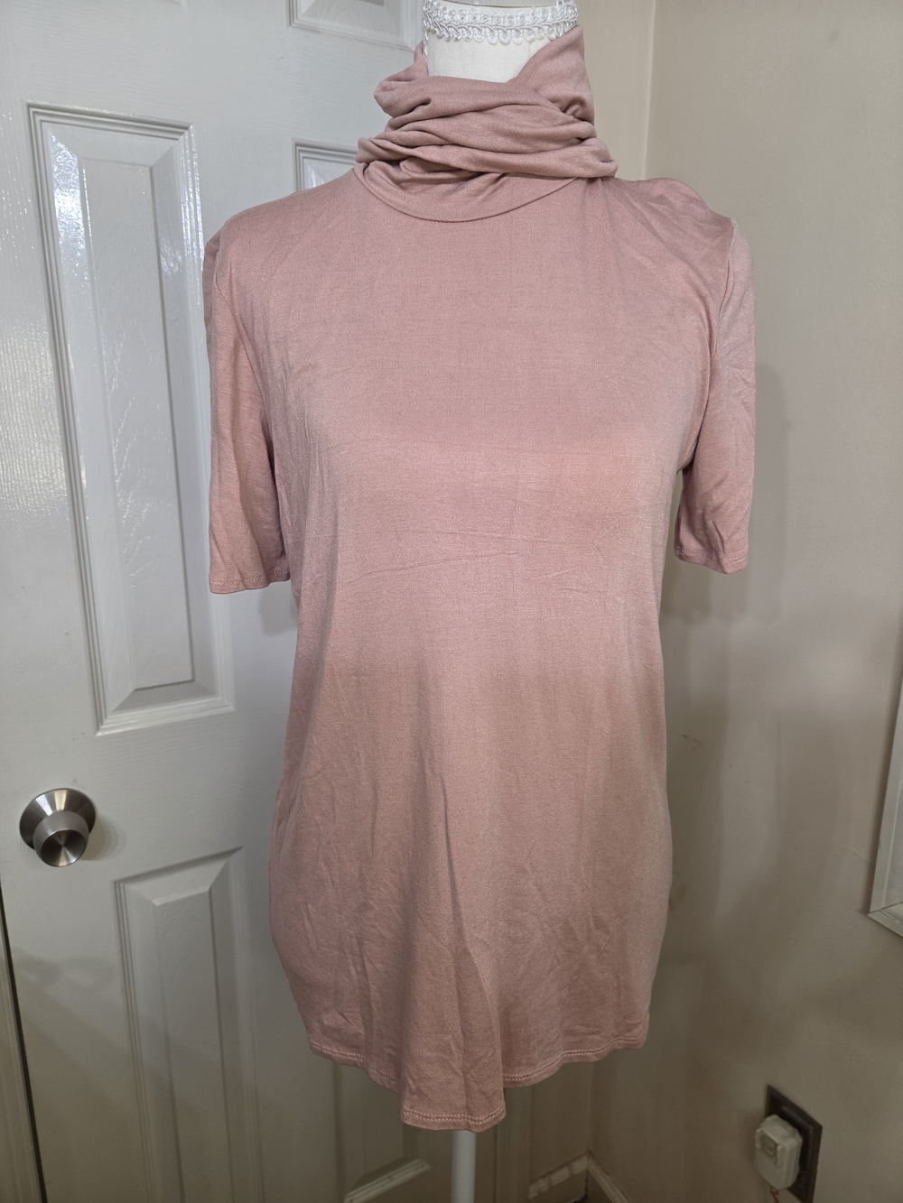 Azules Size Medium Dusty Pink Short-Sleeve Turtleneck Top NWT